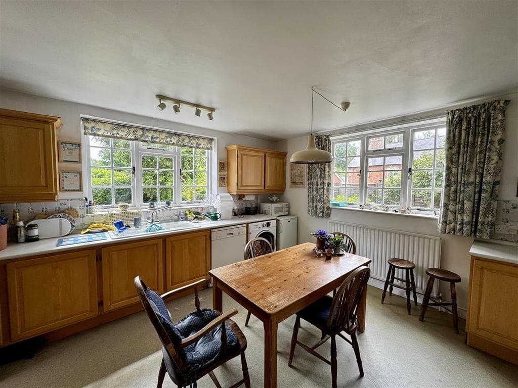 Crookham Road, Fleet GU51 - Image 4