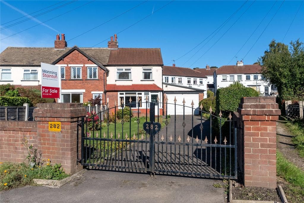 View property at Broadway, Horsforth, Leeds