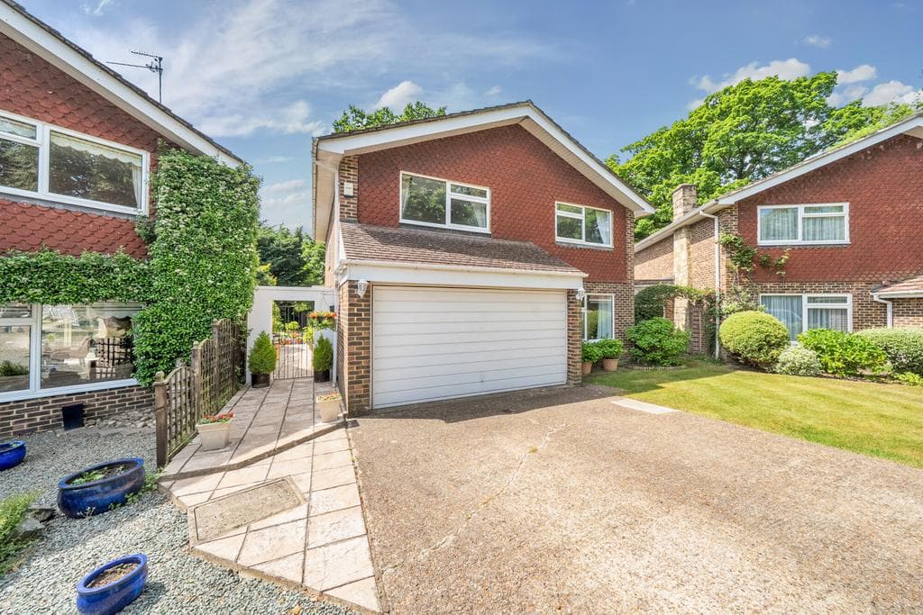 Arden Mhor, Pinner - Image 1