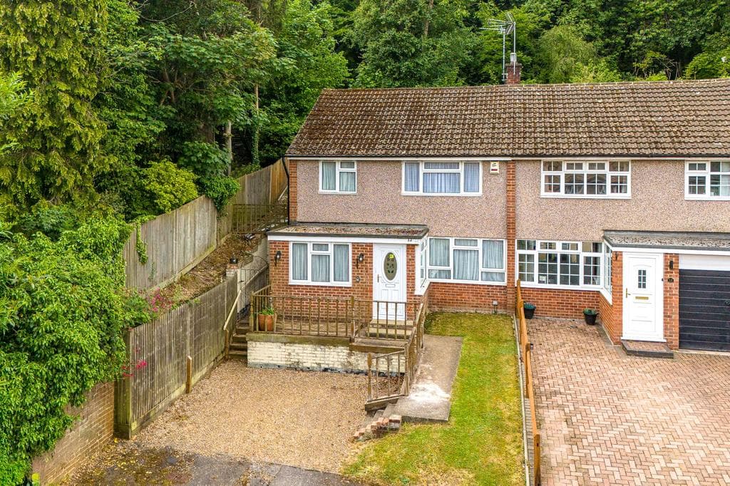 View property at Bay Tree Close, Loudwater, HP11