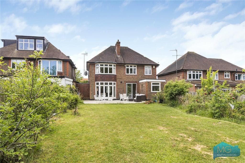 View property at Aylmer Road, London, N2
