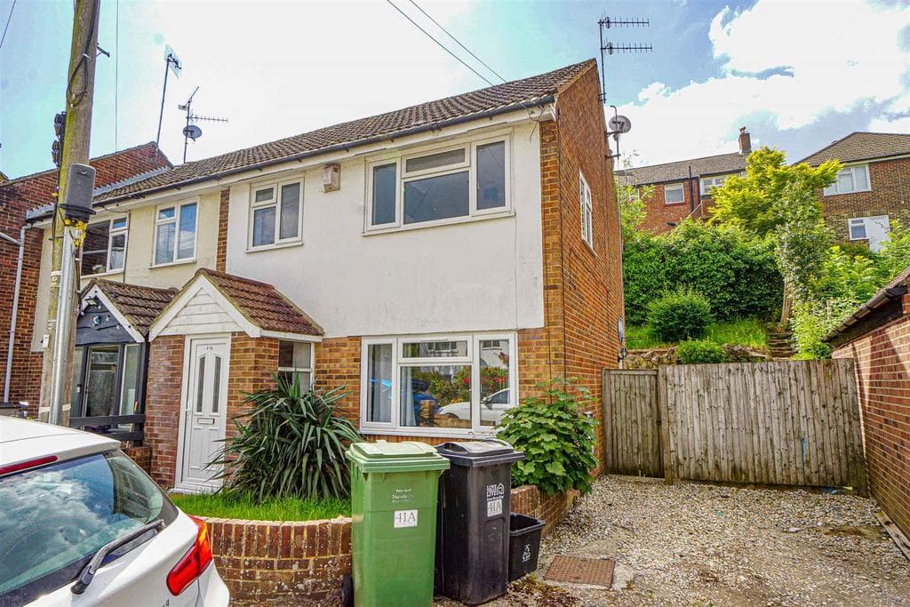 View property at Brookland Close, Hastings