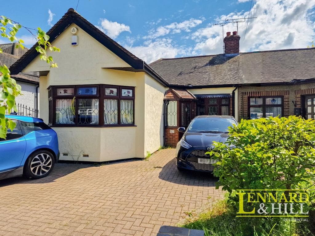 View property at Highfield Gardens, Grays RM16