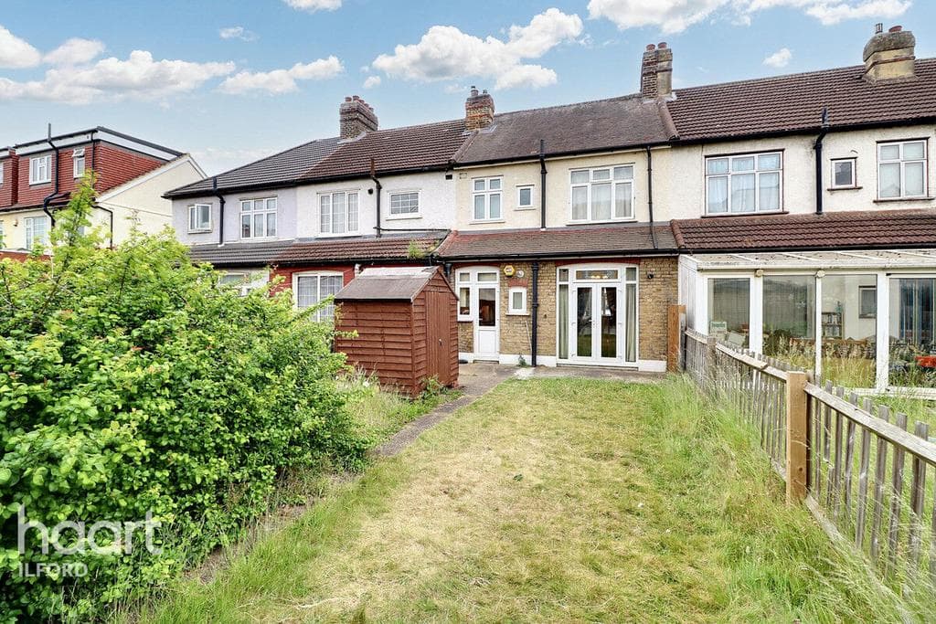 Lyndhurst Gardens, Ilford - Image 2