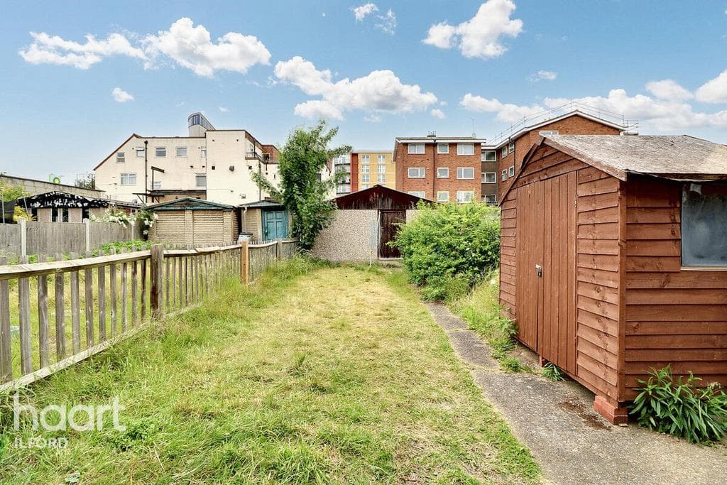 Lyndhurst Gardens, Ilford - Image 3