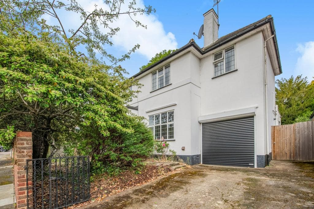 View property at Chester Avenue, Surrey TW10