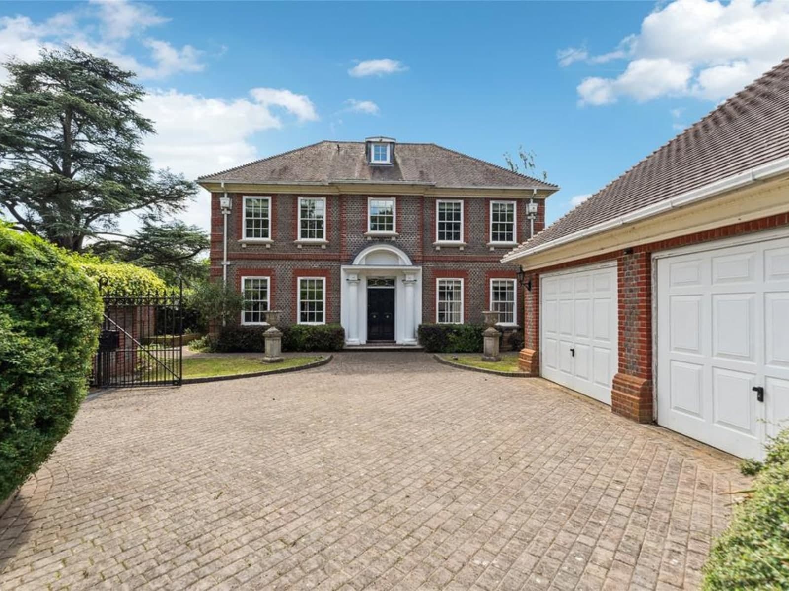 View property at Treetops, Caversham, Reading, Berkshire, RG4