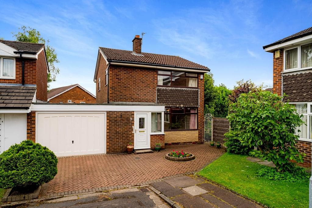 View property at Dunscar Close, Whitefield