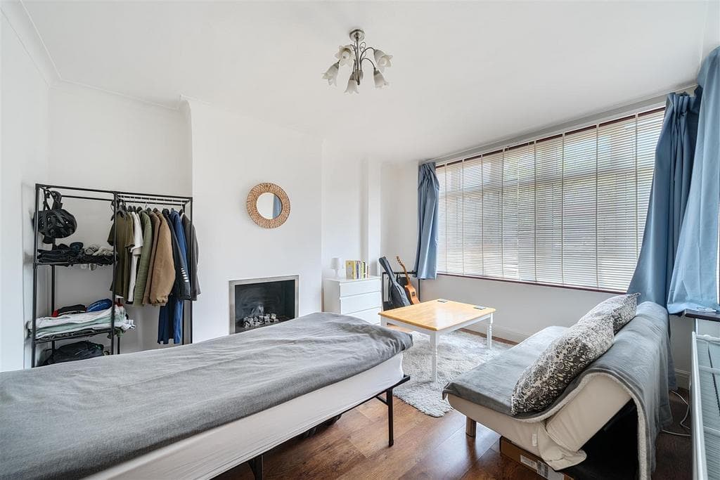 Aylesford Avenue, Beckenham BR3 - Image 2