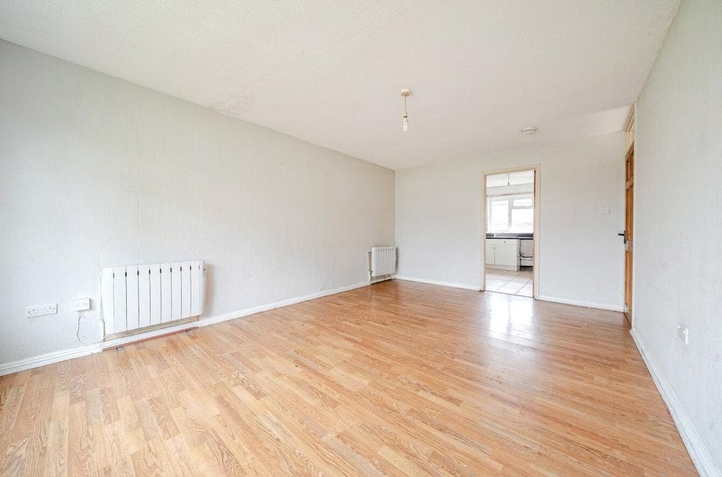 London Road, Bedford, Bedfordshire - Image 3