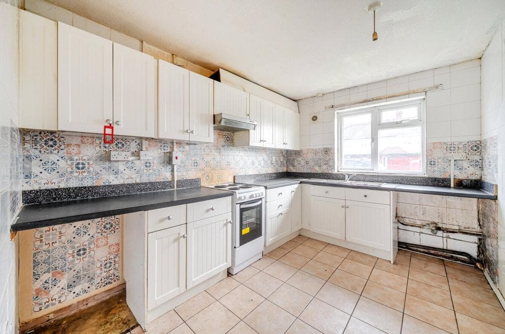 London Road, Bedford, Bedfordshire - Image 4