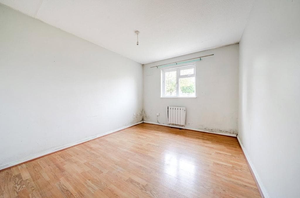 London Road, Bedford, Bedfordshire - Image 5