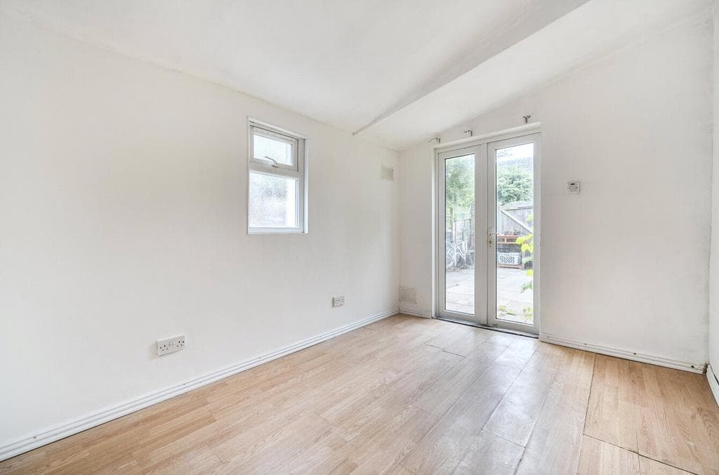 Pembroke Street, Bedford, Bedfordshire - Image 5