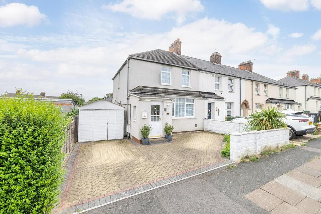 Hazel Road, Dartford - Image 1