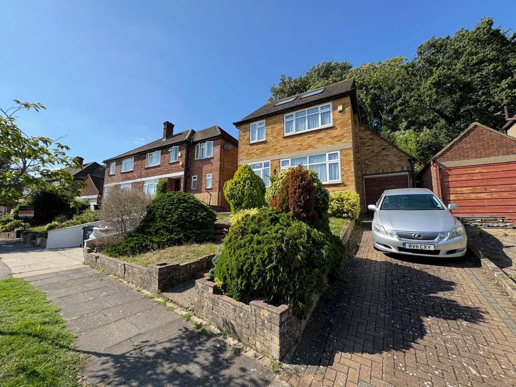 The Reddings, London, NW7 - Image 1