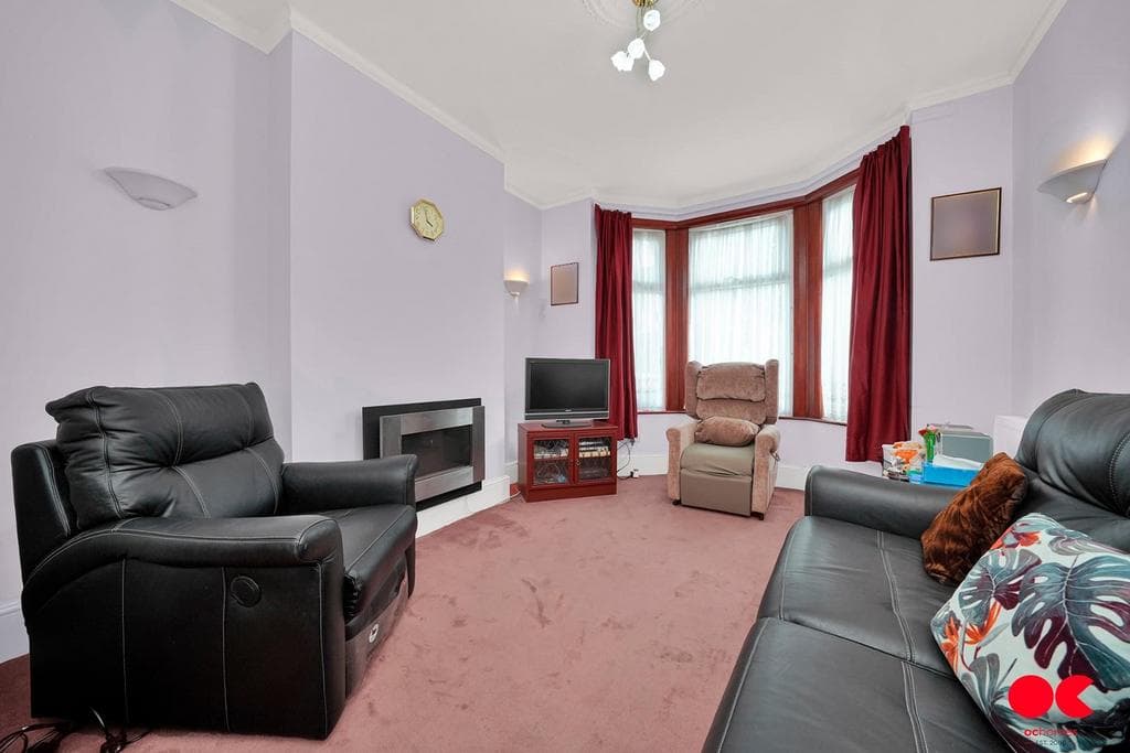 Byron Avenue, Manor Park E12 - Image 3