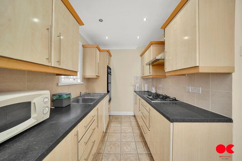 Byron Avenue, Manor Park E12 - Image 4