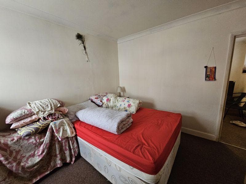 St. Leonards Gardens, Hounslow, TW5 - Image 4