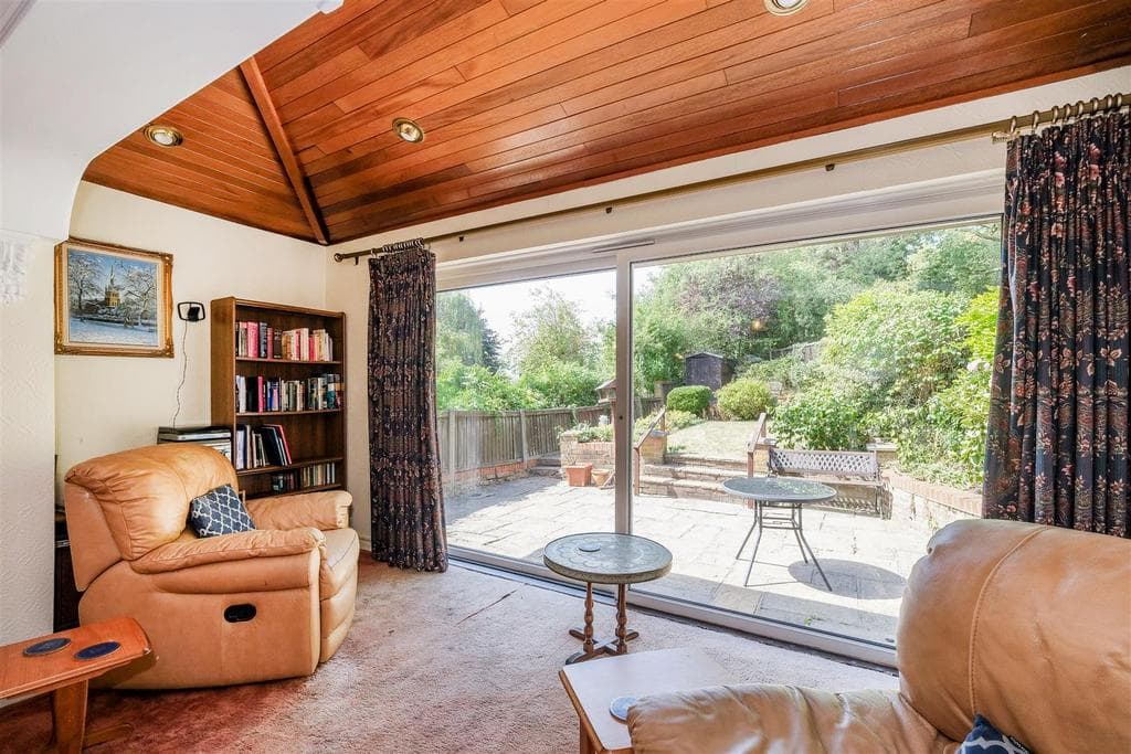 Pole Hill Road, North Chingford - Image 4