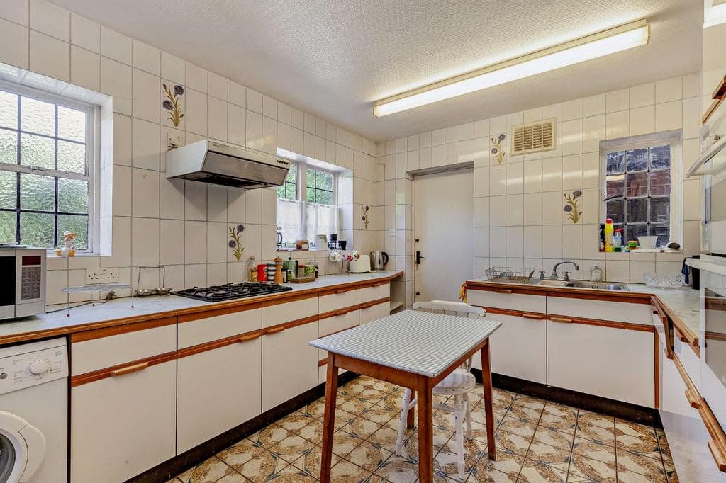 Priests Lane, Shenfield, Brentwood, Essex - Image 4