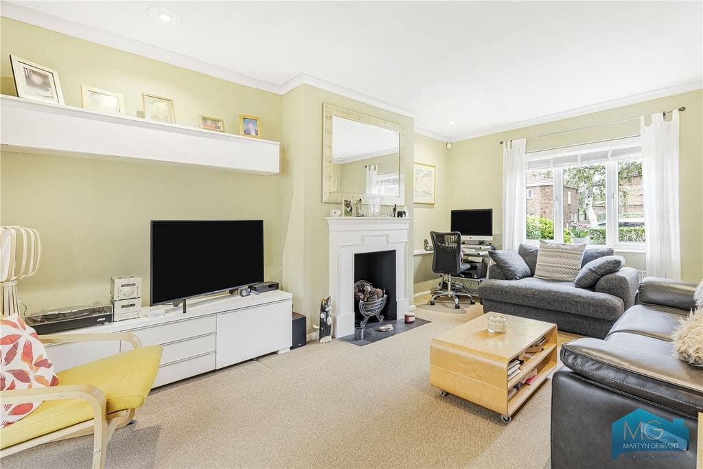Nupton Drive, Barnet, EN5 - Image 2
