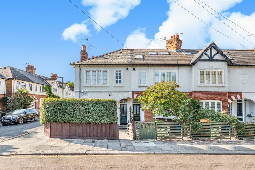 View property at Grena Gardens, Richmond, Surrey