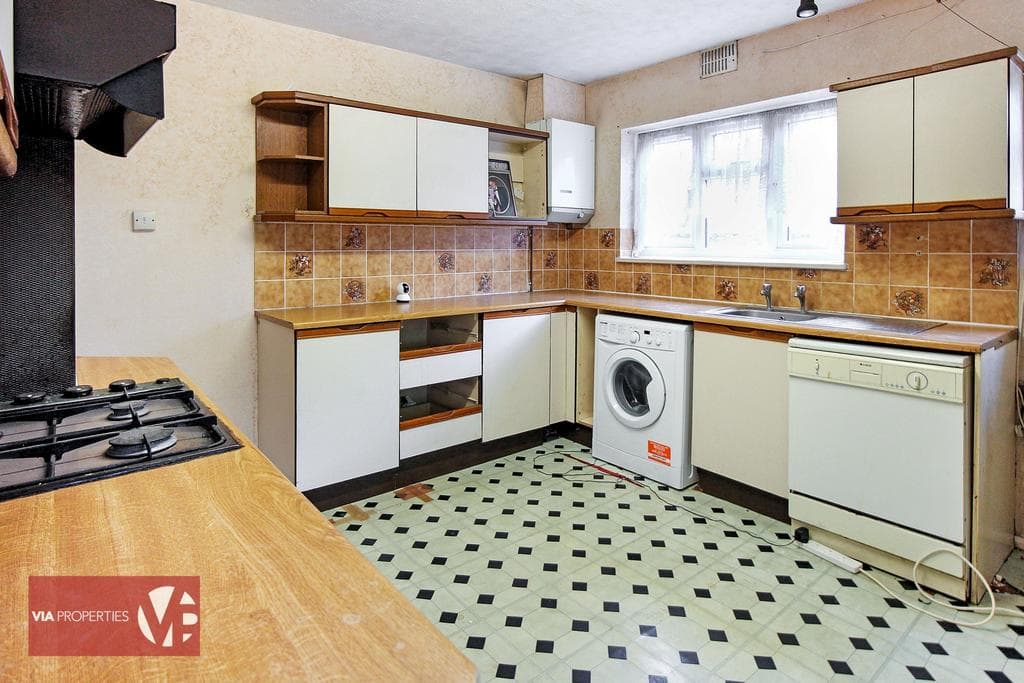 Elsinge Road, Enfield EN1 - Image 2