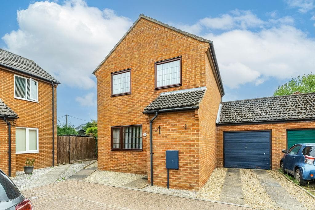 View property at Highfield Close, Foulsham