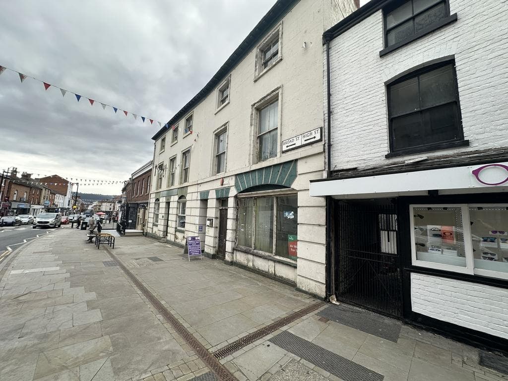 42 Broad Street, Y Trallwng, Powys SY21 7RR - Image 1