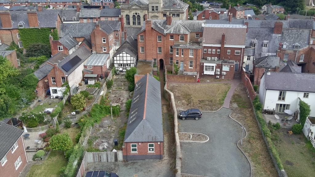 42 Broad Street, Y Trallwng, Powys SY21 7RR - Image 2