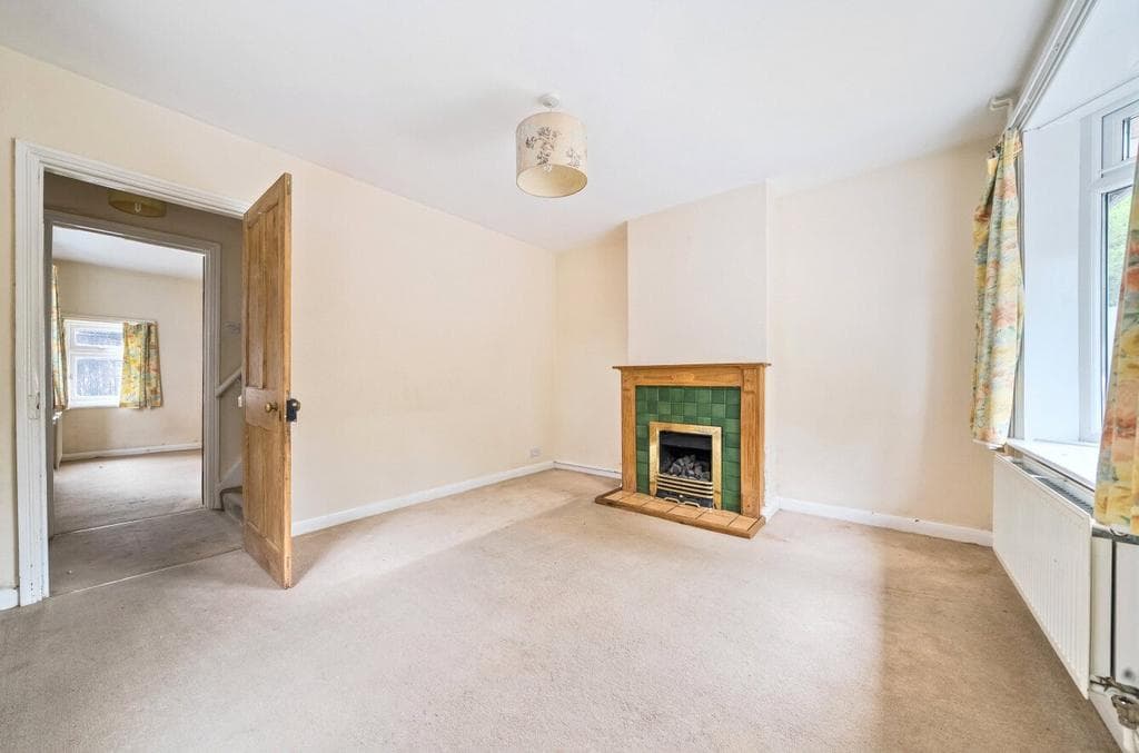 Reading Road, Eversley, Hook - Image 2