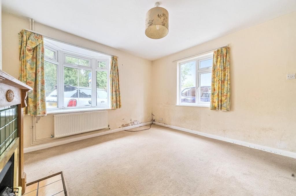 Reading Road, Eversley, Hook - Image 3