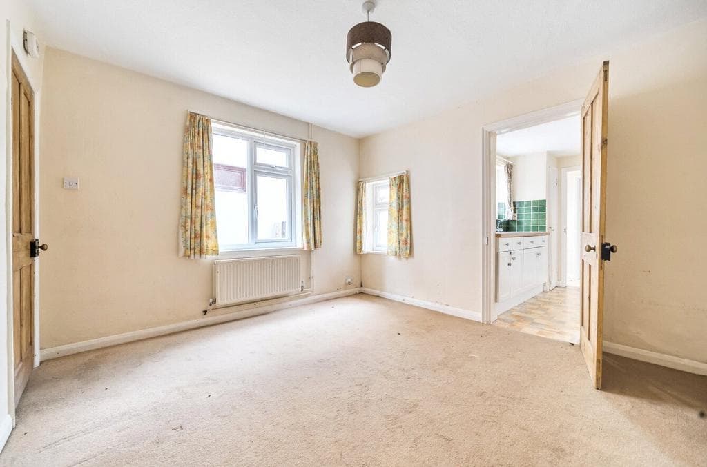 Reading Road, Eversley, Hook - Image 5