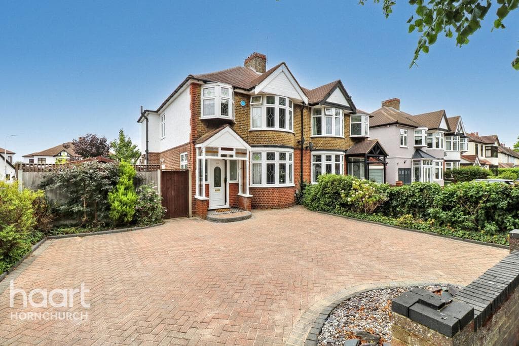 Osborne Road, HORNCHURCH - Image 2
