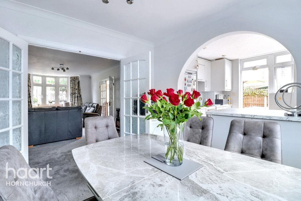 Osborne Road, HORNCHURCH - Image 5