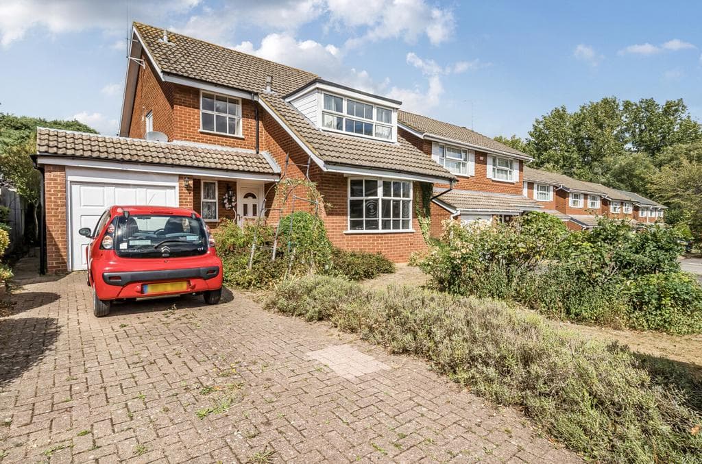 Overbury Avenue, Berkshire RG41 - Image 1