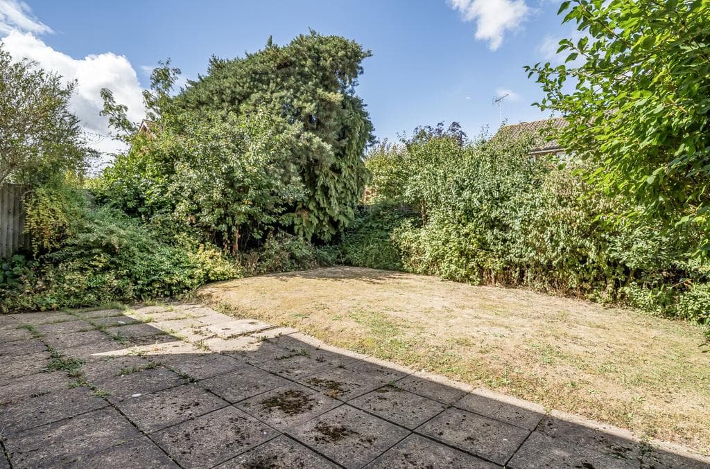 Overbury Avenue, Berkshire RG41 - Image 2
