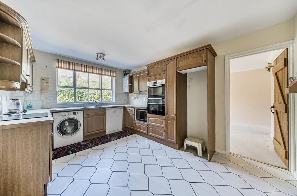 Overbury Avenue, Berkshire RG41 - Image 5