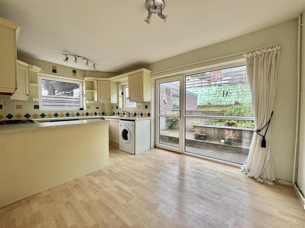 Oakdene, Killay, Swansea - Image 5