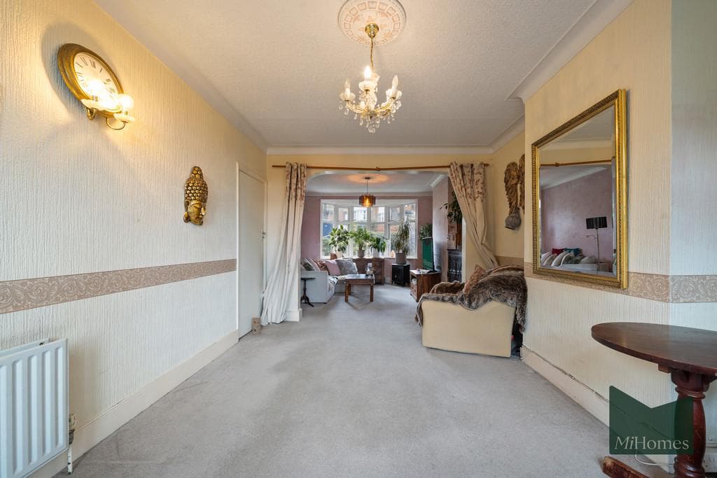 Brookside South, East Barnet - Image 4