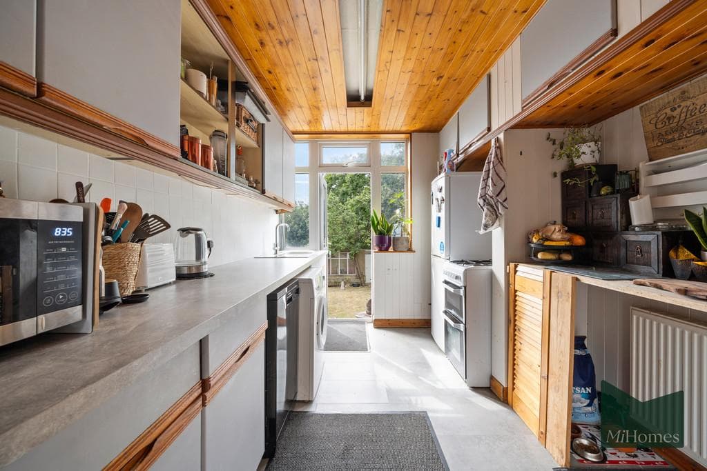 Brookside South, East Barnet - Image 5