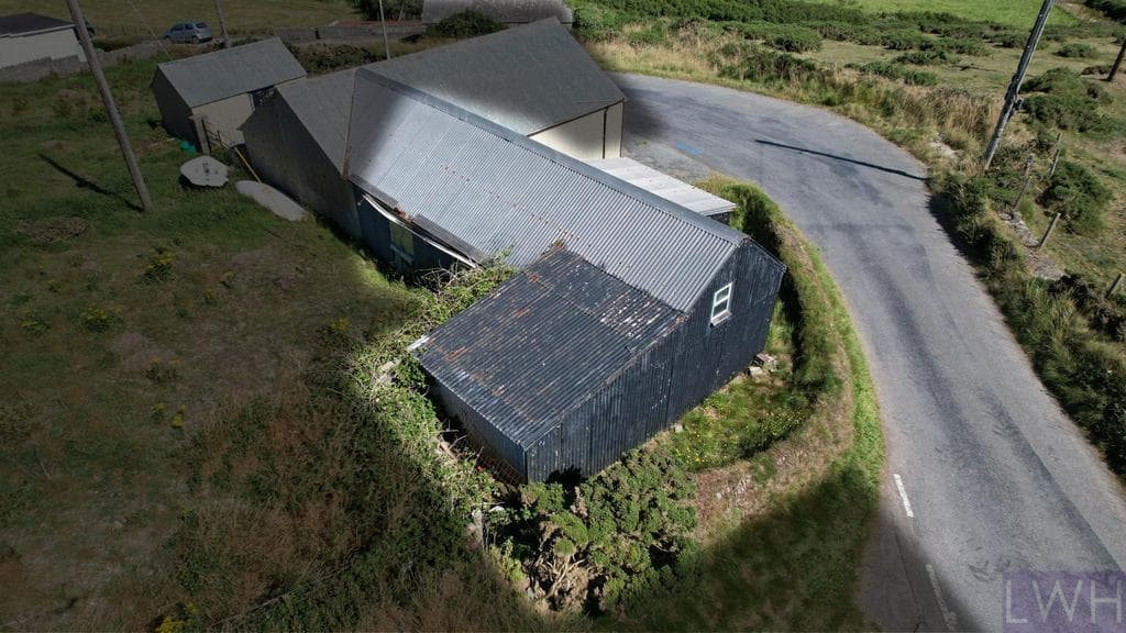 Garage at Delfryn, Uwchmynydd - Image 3