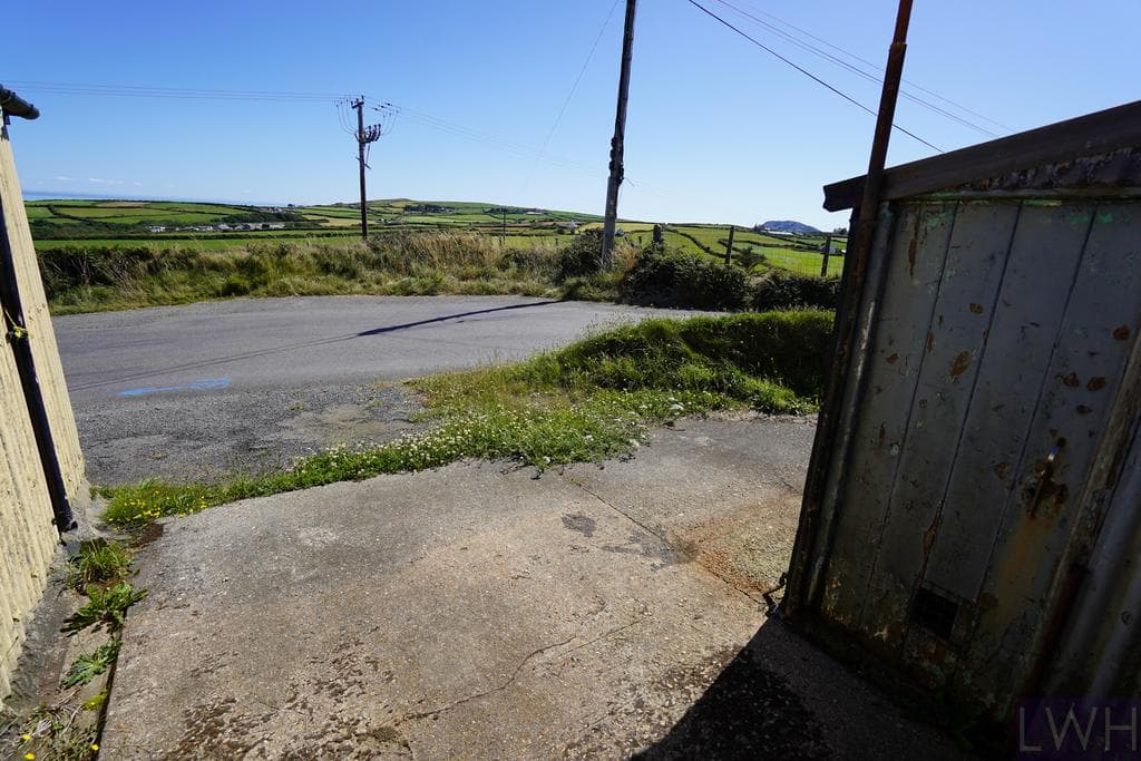 Garage at Delfryn, Uwchmynydd - Image 4