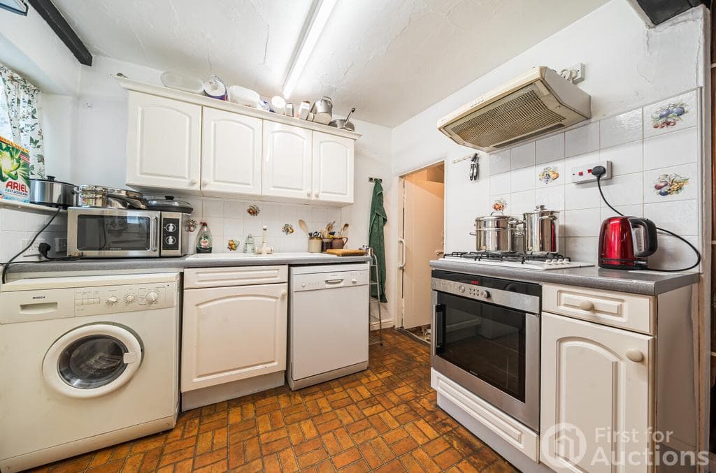 Mansfield Road, Nottingham, Nottinghamshire - Image 4