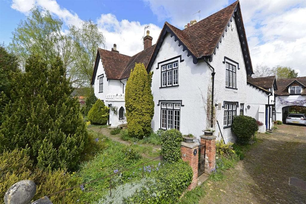 High Street, Bramley, Guildford - Image 4