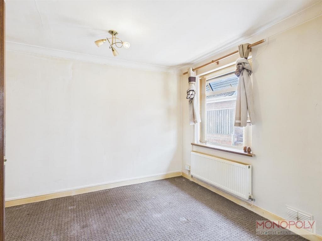 Clarendon Avenue, Wrexham - Image 2