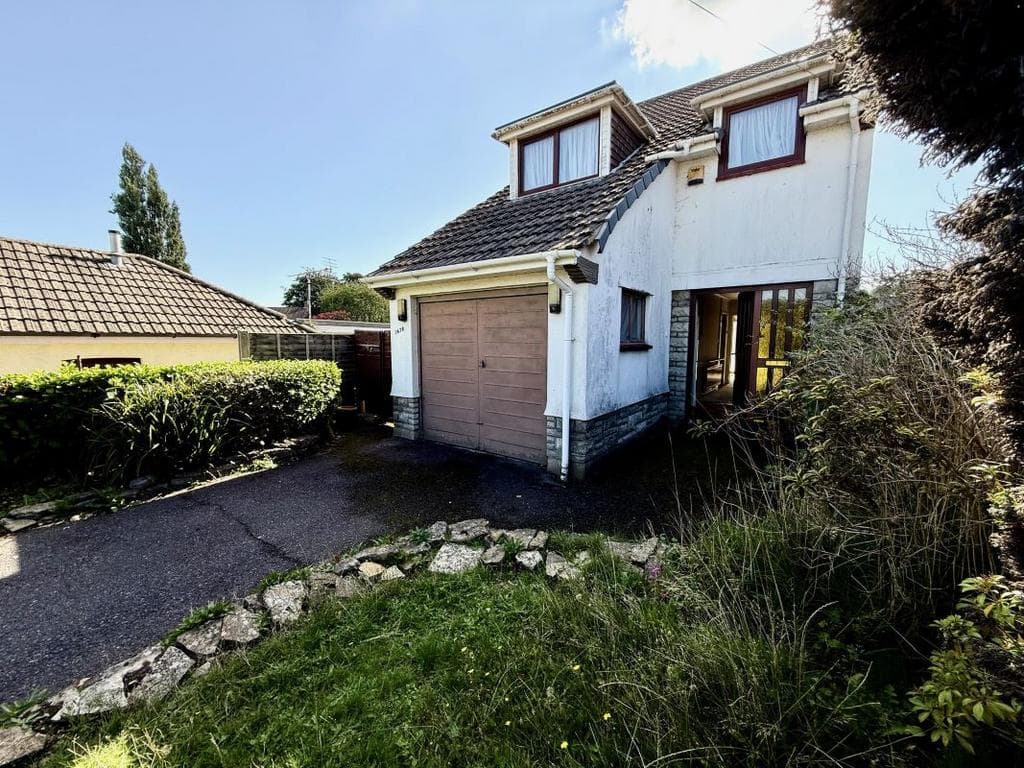 View property at 1678 Wimborne Road, Bournemouth, Dorset, BH11 9AL