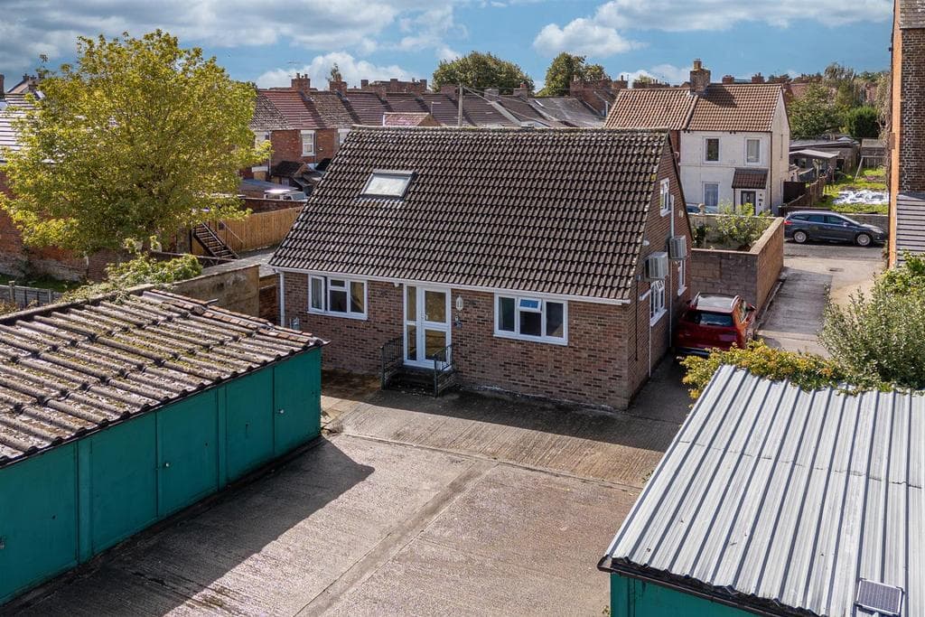 Waterworks Road, Trowbridge - Image 2