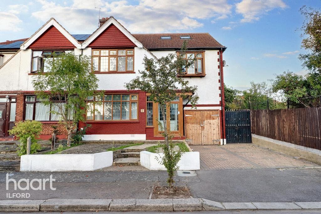 View property at Hereford Gardens, Ilford