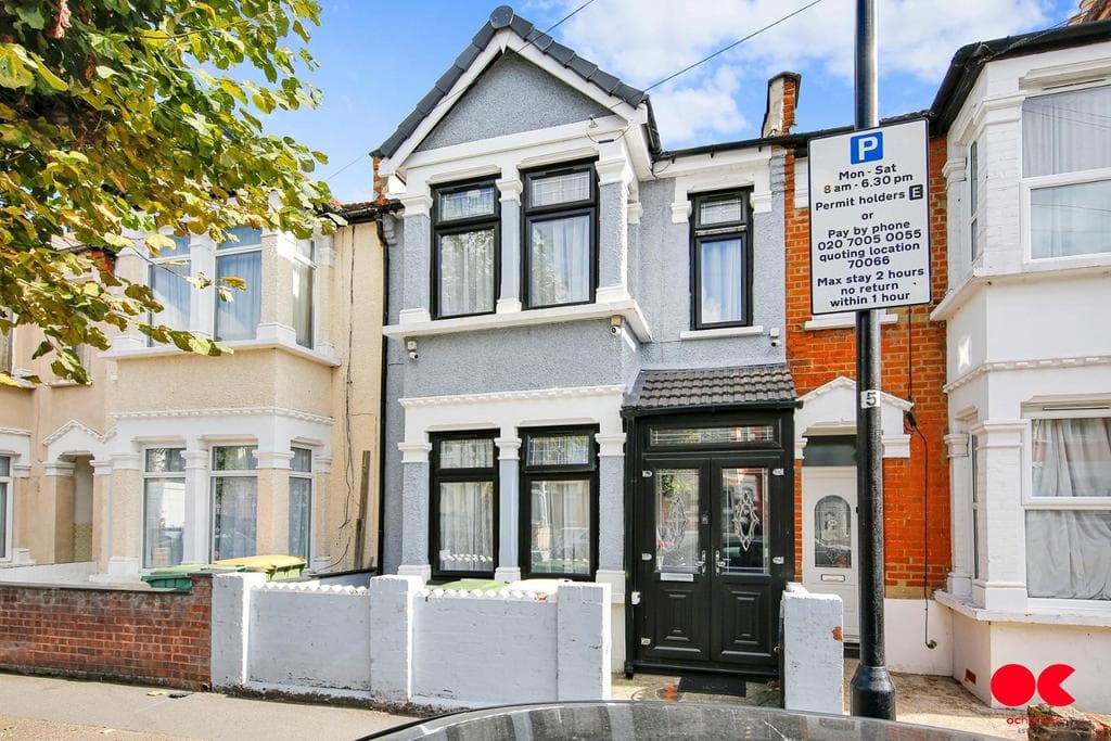 Streatfeild Avenue, East Ham E6 - Image 1